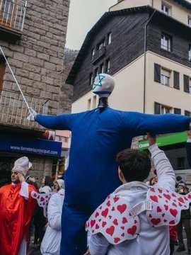 Effigie aux couleurs d'Israël au carnaval d'Encamp en Andorre