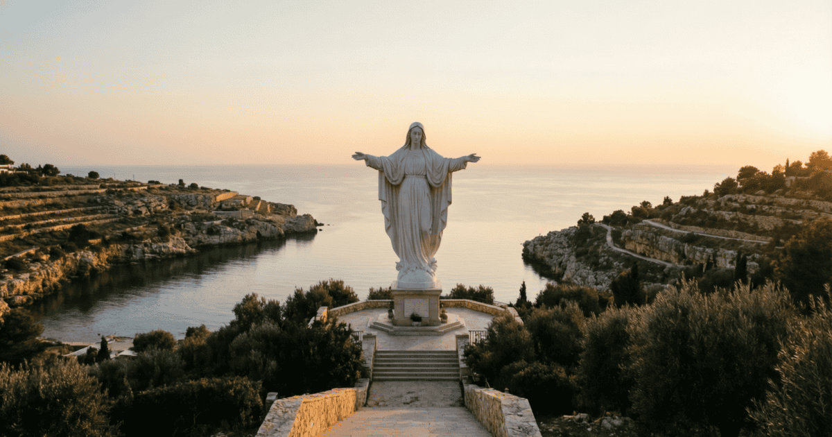 Statue de Notre-Dame du Liban à Harissa, symbole du refuge des chrétiens d'Orient