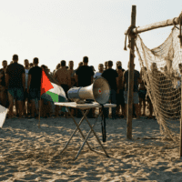 Happening pro-palestinien sur une plage : la scène où se fabriquent les actes antisémites